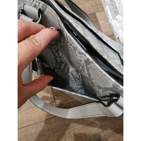 NEW Simply Vera Wang Lavey Raddix Tote Bag Handbag Purse - Beached Grey Python - Picture 3 of 10